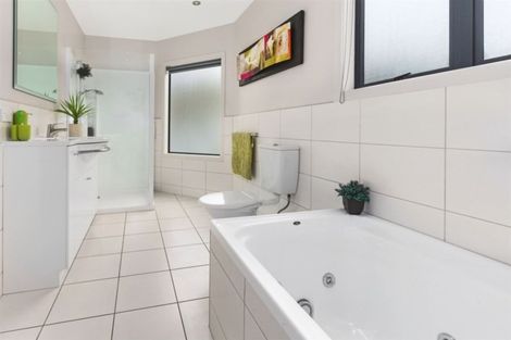 Photo of property in 13 Endeavour Drive, Whitby, Porirua, 5024