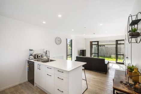 Photo of property in 7/60 Hepburn Road, Glendene, Auckland, 0602