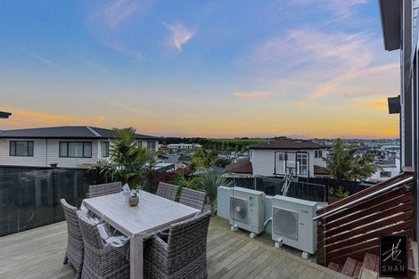 Photo of property in 21 Colliston Rise, Pinehill, Auckland, 0632