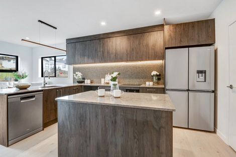 Photo of property in 5 Kawau Close, Orewa, 0931