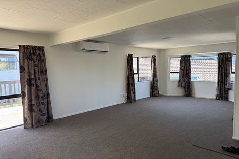 Photo of property in 8 Landow Place, Henderson, Auckland, 0612