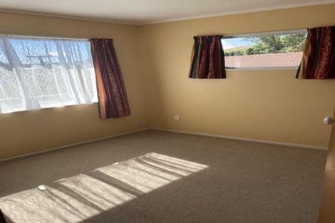 Photo of property in 8a Longcroft Terrace, Newlands, Wellington, 6037