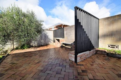 Photo of property in 15 Wakeling Avenue, Te Atatu South, Auckland, 0610