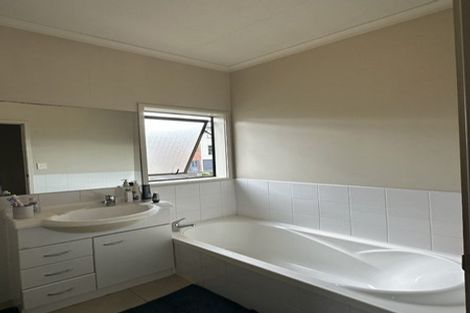 Photo of property in 63 Barnea Circle, Glen Eden, Auckland, 0602