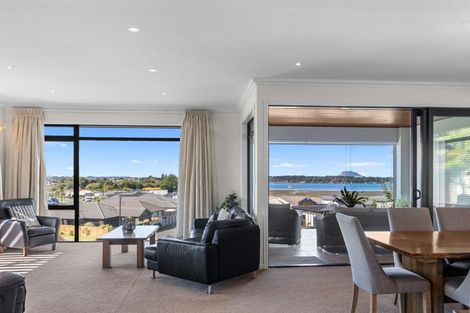 Photo of property in 16 Parkland Rise, Omokoroa, 3114