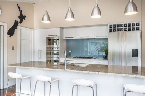 Photo of property in 30 Old Lake Road, Narrow Neck, Auckland, 0624