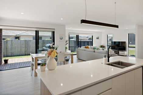 Photo of property in 19 Palm Drive, Whitianga, 3510