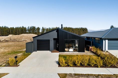 Photo of property in 133 Burdon Loop, Lake Hawea, 9382