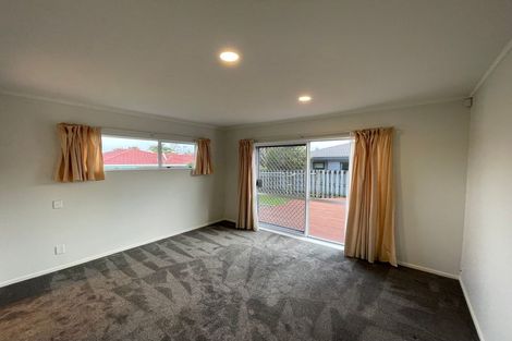 Photo of property in 38 Frank Nobilo Drive, Golflands, Auckland, 2013