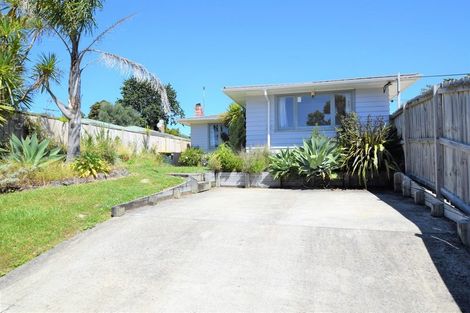 Photo of property in 20 Amberley Avenue, Te Atatu South, Auckland, 0610