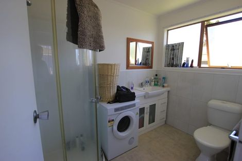 Photo of property in 15 Lisa Rise, Half Moon Bay, Auckland, 2012