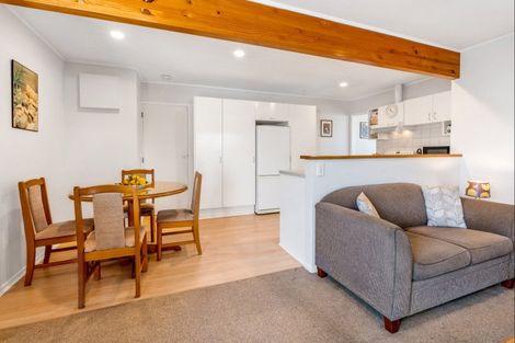 Photo of property in 5 Rene Place, Sunnyhills, Auckland, 2010