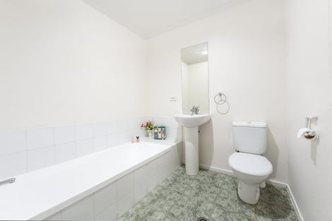 Photo of property in 3/4 Keeling Road, Henderson, Auckland, 0612