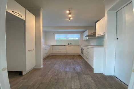 Photo of property in 2/23 Manhattan Heights, Glendene, Auckland, 0602