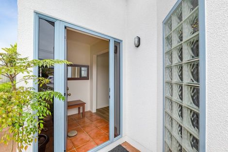 Photo of property in 15a Bulteel Street, New Plymouth, 4310