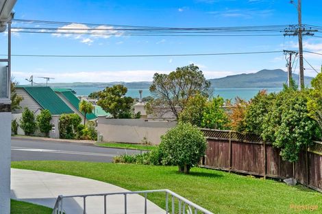 Photo of property in 2/174 East Coast Road, Forrest Hill, Auckland, 0620