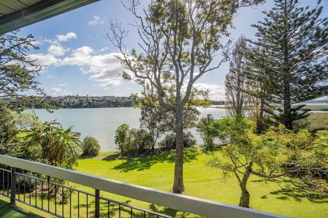 Photo of property in 5 Chapman Road, Te Atatu Peninsula, Auckland, 0610