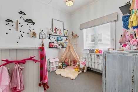 Photo of property in 10 Lambeth Road, Mount Eden, Auckland, 1041