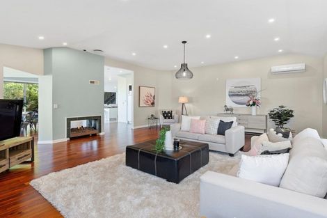 Photo of property in 9 Inverell Way, Seatoun, Wellington, 6022