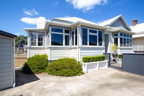 Photo of property in 420 Devon Street East, Strandon, New Plymouth, 4312