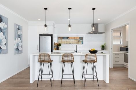 Photo of property in 4 Harding Drive, Papamoa Beach, Papamoa, 3118