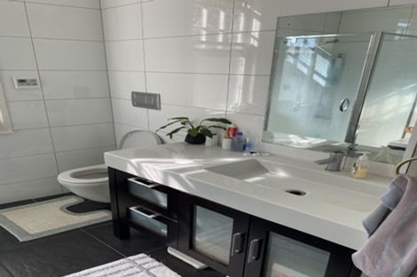 Photo of property in 98 Wadestown Road, Wadestown, Wellington, 6012