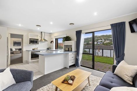Photo of property in 2 Erskine Close, Island Bay, Wellington, 6023