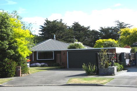 Photo of property in 24 Farnley Place, Parklands, Christchurch, 8083