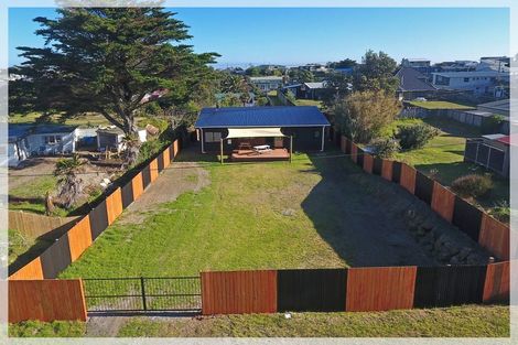 Photo of property in 6 Dustin Street, Foxton Beach, Foxton, 4815