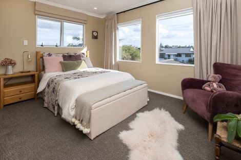 Photo of property in 3 Pounamu Place, Shelly Park, Auckland, 2014