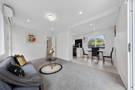 Photo of property in 1/157 Te Irirangi Drive, Flat Bush, Auckland, 2019