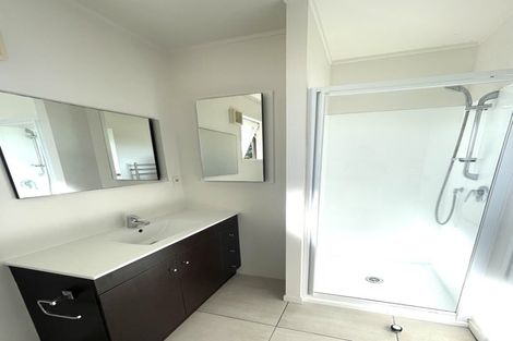 Photo of property in 1/53 Seaview Road, Castor Bay, Auckland, 0620