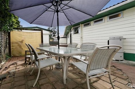 Photo of property in 4 Serwayne Place, Sunnyvale, Auckland, 0612