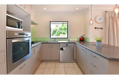 Photo of property in 88a Brian Crescent, Stanmore Bay, Whangaparaoa, 0932