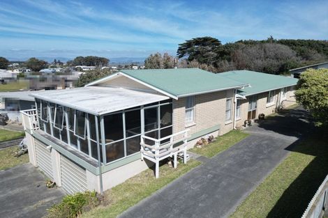 Photo of property in 14 Mack Street, Foxton Beach, Foxton, 4815