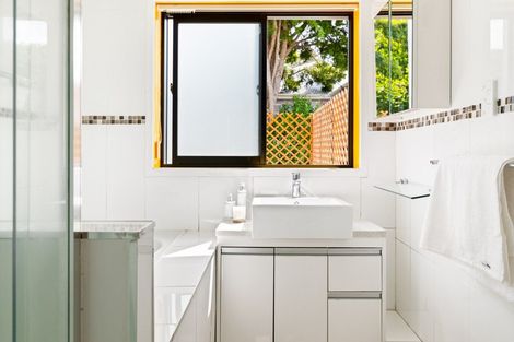 Photo of property in 3/27 Rangatira Road, Birkdale, Auckland, 0626