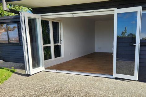 Photo of property in 2/44 Waimumu Road, Massey, Auckland, 0614