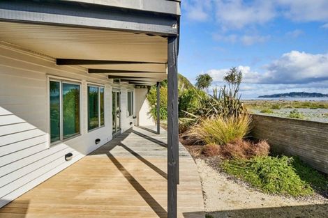 Photo of property in 42 Pukatea Street, Eastbourne, Lower Hutt, 5013