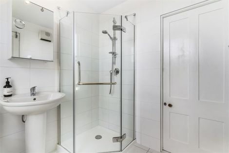 Photo of property in 3/92 Victoria Road, Devonport, Auckland, 0624