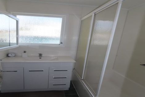 Photo of property in 8 Pipitea Place, Massey, Auckland, 0614