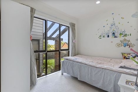 Photo of property in 3 Citation Way, Botany Downs, Auckland, 2010