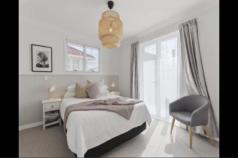 Photo of property in 21 Waione Avenue, Te Atatu Peninsula, Auckland, 0610