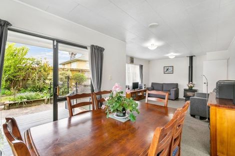 Photo of property in 2/23 Bernina Place, Weymouth, Auckland, 2103