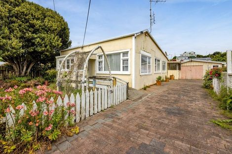Photo of property in 18 Cornwall Street, Patea, 4520