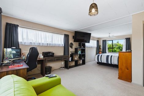 Photo of property in 2 Kempton Place, Richmond Heights, Taupo, 3330