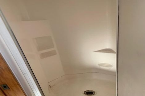 Photo of property in 8 Devonshire Road, Unsworth Heights, Auckland, 0632