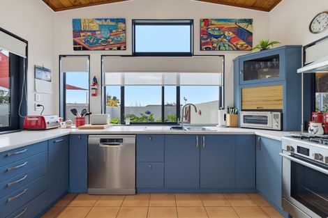 Photo of property in 15 Edward Payton Grove, Pukehangi, Rotorua, 3015
