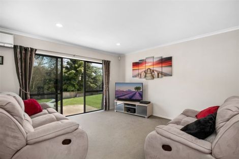 Photo of property in 11 Adair Place, Weymouth, Auckland, 2103