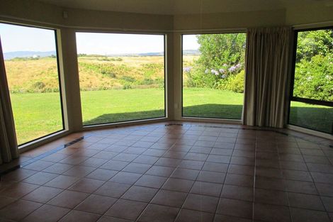 Photo of property in 35 Ruapehu Drive, Fitzherbert, Palmerston North, 4410