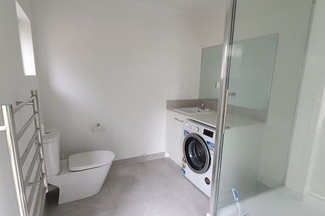 Photo of property in 2/104 East Coast Road, Forrest Hill, Auckland, 0620